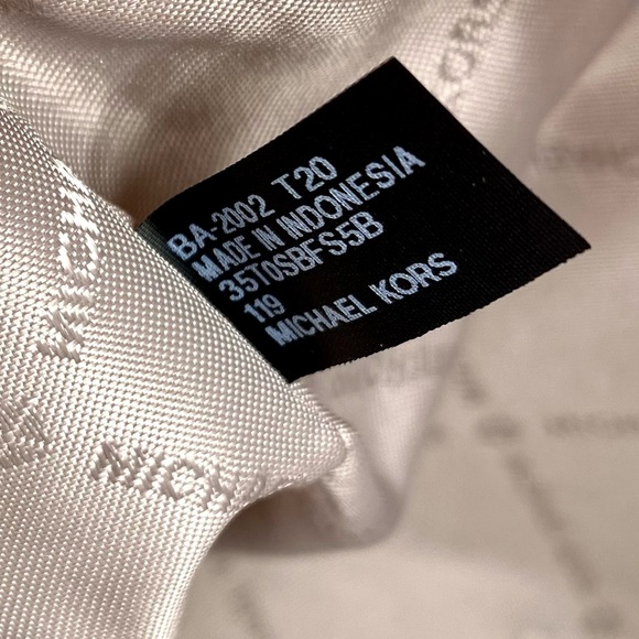 Michael Kors Bedford Crossbody Bag - Picture 8 of 11